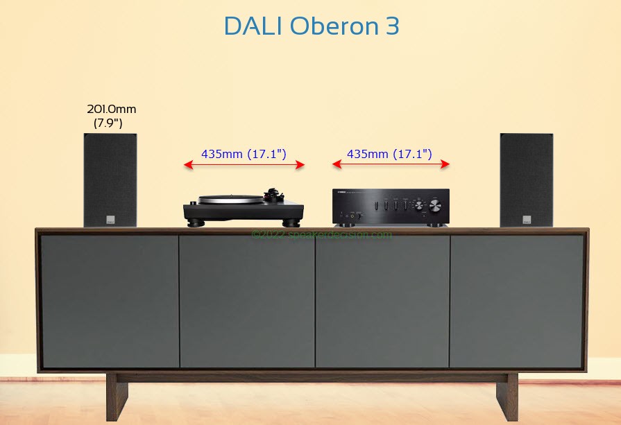 DALI Oberon 3 placed next to an amplifier and turntable